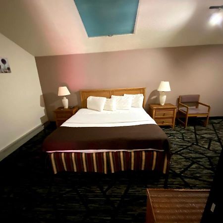 Woodland Inn & Suites Medford ภายนอก รูปภาพ