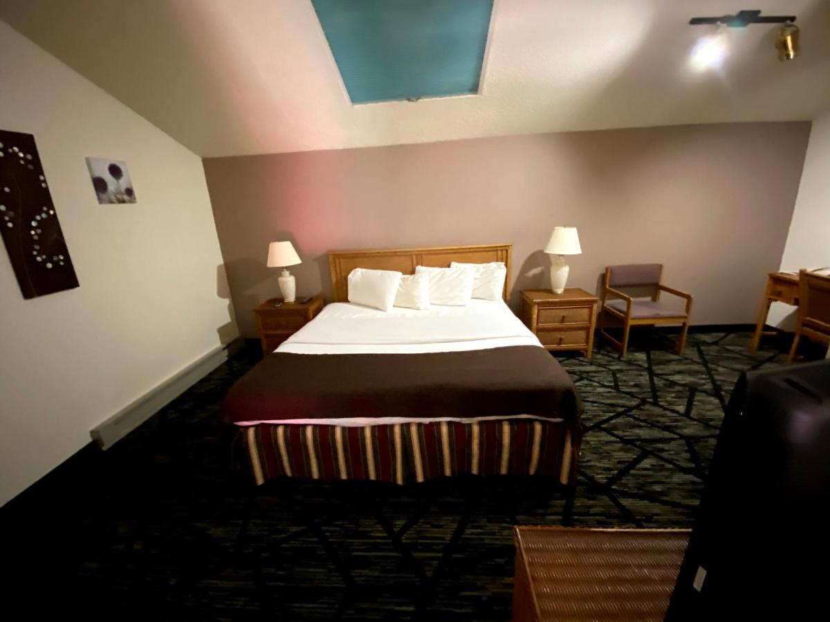 Woodland Inn & Suites Medford ภายนอก รูปภาพ