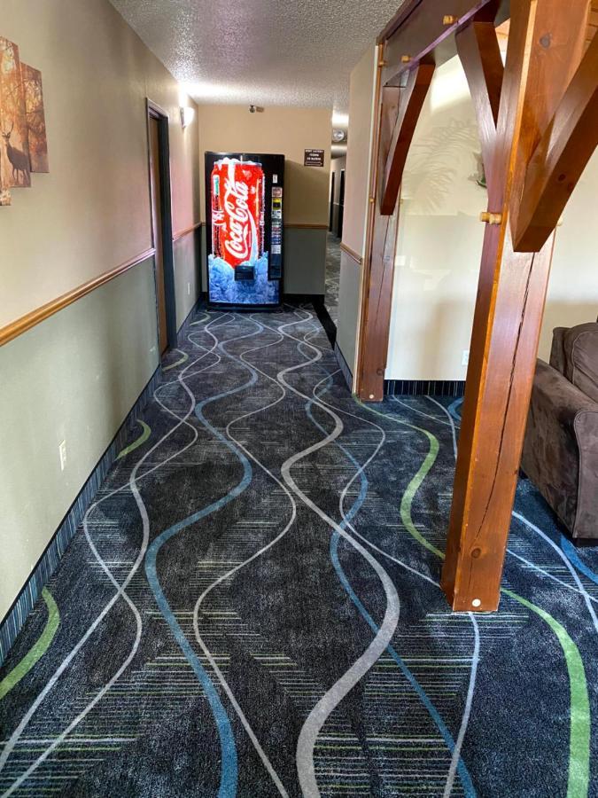 Woodland Inn & Suites Medford ภายนอก รูปภาพ