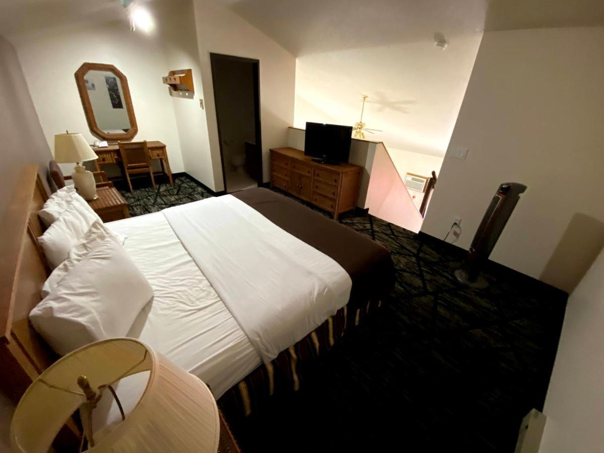 Woodland Inn & Suites Medford ภายนอก รูปภาพ