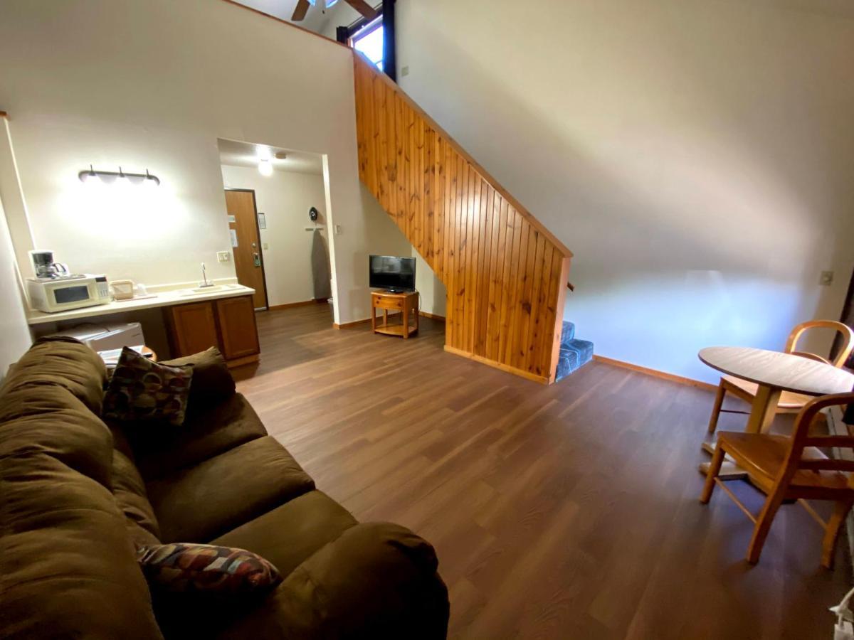 Woodland Inn & Suites Medford ภายนอก รูปภาพ