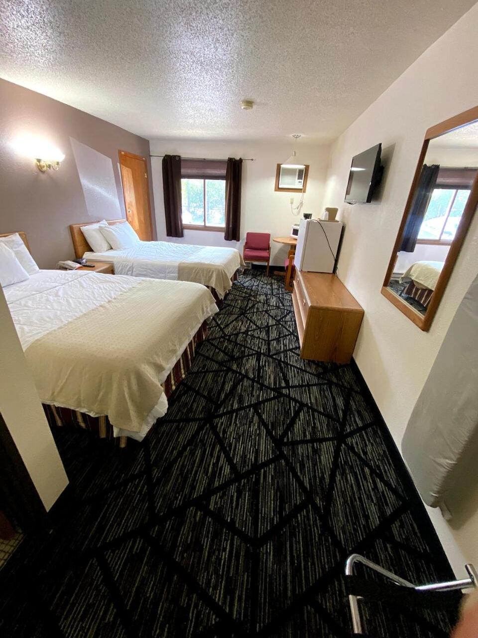 Woodland Inn & Suites Medford ภายนอก รูปภาพ