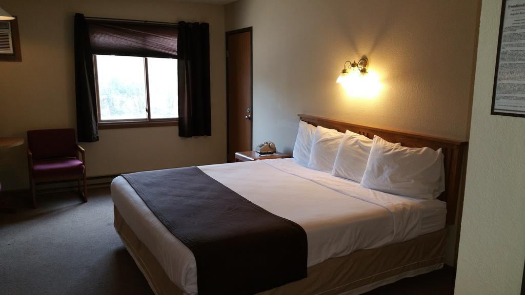 Woodland Inn & Suites Medford ภายนอก รูปภาพ