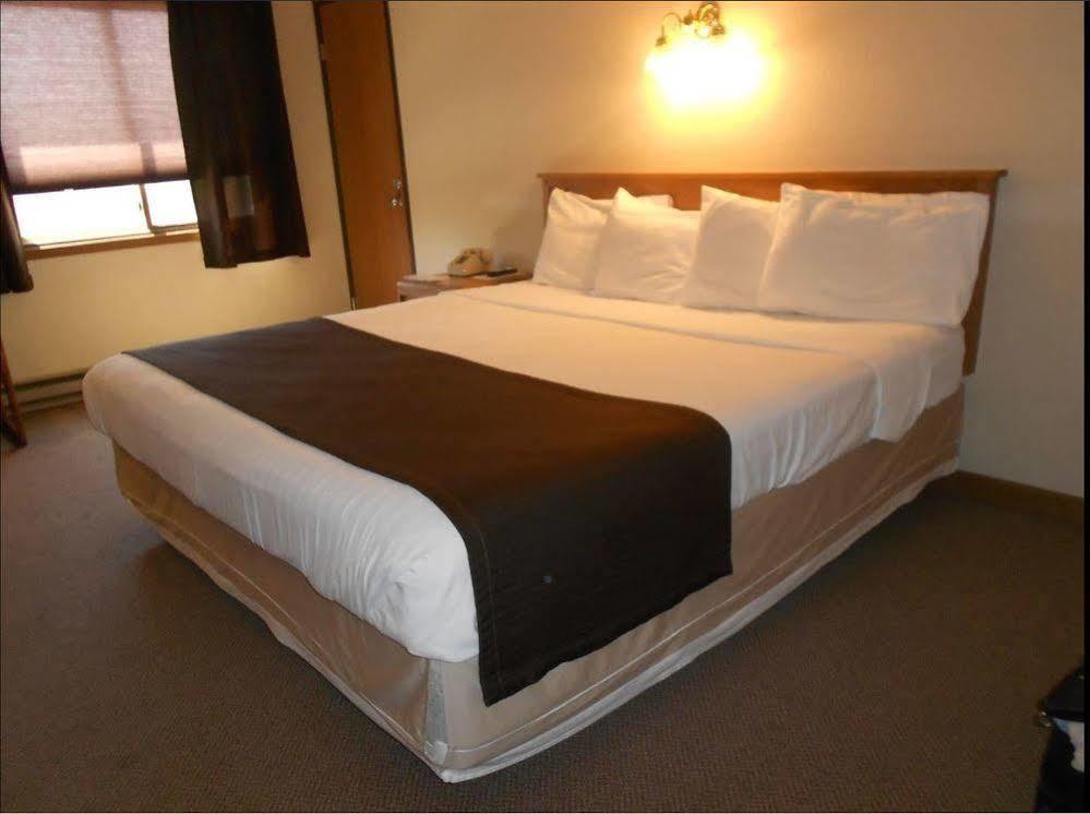Woodland Inn & Suites Medford ภายนอก รูปภาพ